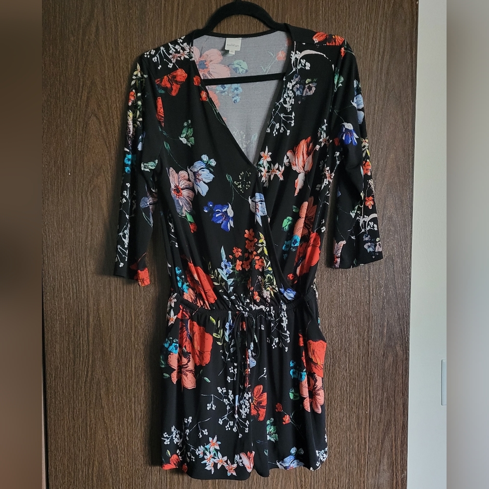Kaileigh black floral v-neck romper with pockets